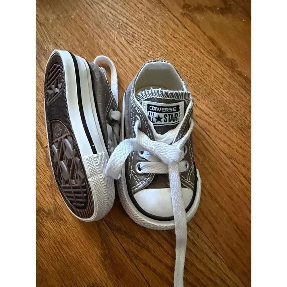 Converse Kids Gray Canvas Low-Top Sneakers with White Accents Size 2